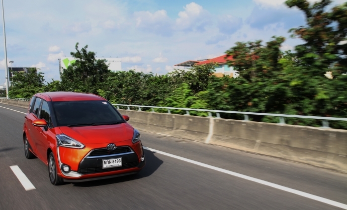 Hands On : Toyota Sienta 1.5V   เด่นฟังชั่นเหมาะขับในเมือง