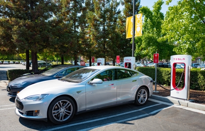Tesla ประกาศยกเลิกใช้งานสถานี Supercharger ฟรีแล้ว