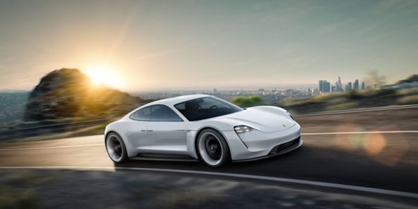 ต้านไม่ไหว Porsche เตรียมแผนลงสนามในตลาดรถยนต์ไฟฟ้าแล้ว