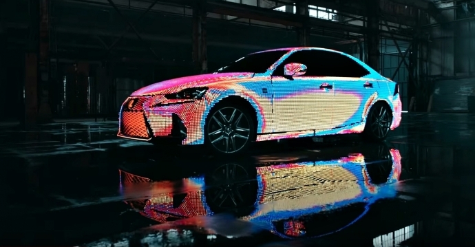เมื่อ Lexus IS ถูก wrap ด้วยไฟ LED กว่า 42,000 ดวง