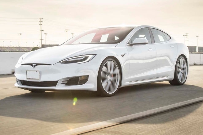จะแรงไปไหน Tesla Model S ทำ 0-100 ได้ 2.28 วินาที