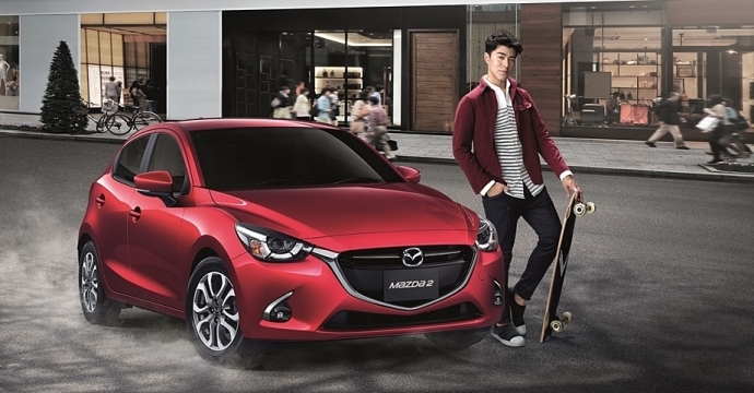 มาสด้าเขย่าตลาดเก๋งเล็ก ส่ง Mazda 2 รุ่นปรับโฉมใหม่ ปี 2017 ใส่เทคโนโลยีเต็มคัน เริ่มต้น 5.3 แสนบาท