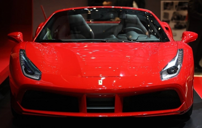 ไม่มีสิทธิพิเศษ พนักงาน Ferrari ทุกคนต้องไปต่อคิวซื้อรถ Ferrari เต็มราคาถ้าอยากซื้อ