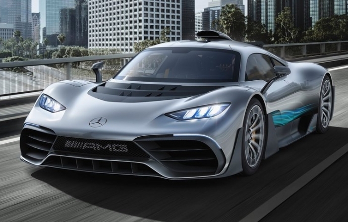 เผยโฉม Mercedes-AMG Project One รถยนต์ F1 สำหรับวิ่งบนถนนเพื่อฉลอง 50 ปี AMG