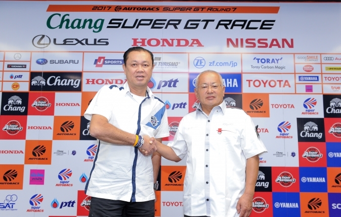 “เนวิน-บันโดะห์” จับมือยืนยันความร่วมมือจัด Chang Super GT Race 2018 