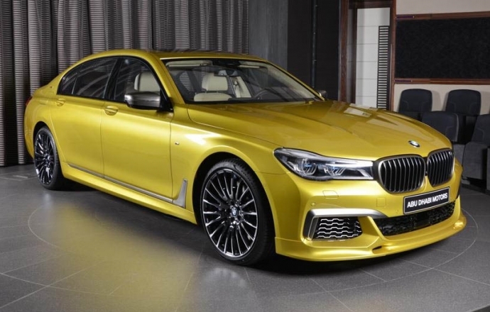 BMW M760Li ซีดานสุดหรูสีเหลืองทอง โดย Abu Dhabi Motors