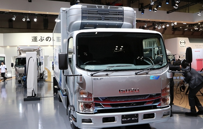 ISUZU ส่ง 2 ต้นแบบรถบรรทุกรุ่นล่า..โชว์เด่นที่โตเกียว