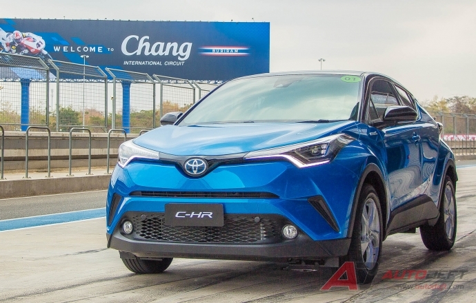 Deft Drive: ทดสอบรถยนต์ Toyota C-HR HV Hi จิ๋ว, แจ๋ว ประหยัดจริง