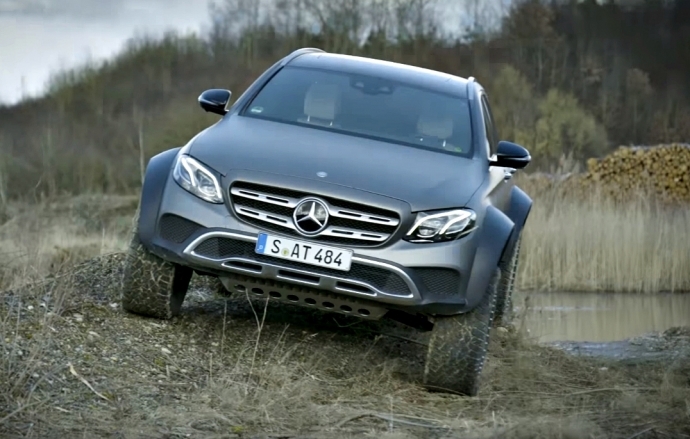 Mercedes-Benz E-Class All-Terrain 4x4² กับวีดีโอล่าสุด