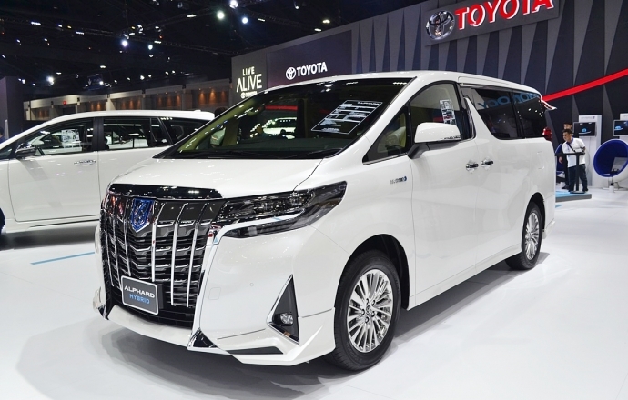 ยลโฉมจริง!! Toyota Alphard Hybrid ปรับโฉมใหม่อัครยานยนต์รักษ์โลก เพียง 3.939 ล้านบาท