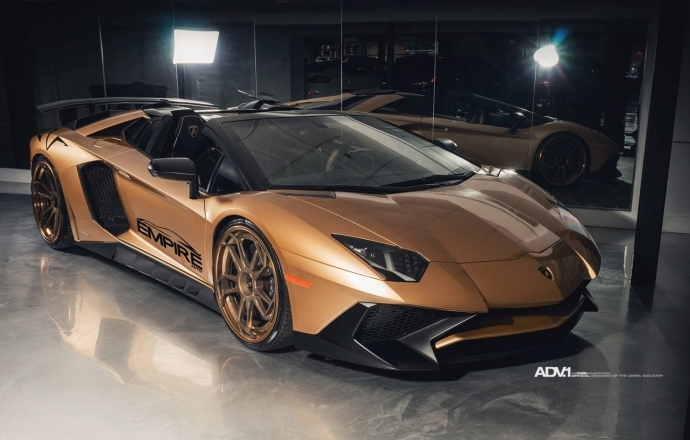 Lamborghini Aventador SV Roadster แต่งใหม่รอบคัน กับสีทองแตกต่าง