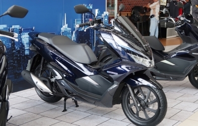 New Honda PCX Hybrid รถจักรยานยนต์ใหม่ล่าสุด ไฮบริดรุ่นแรกของโลกที่ใช้แบตเตอรี่ลิเทียมไอออน ในราคาไม่เกิน 120,000 บาท !!!
