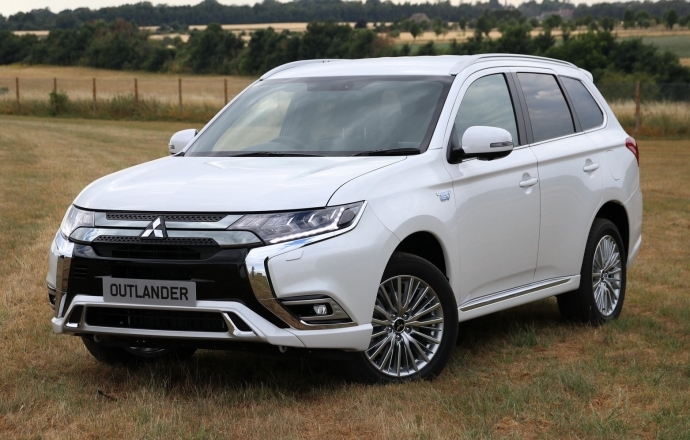 2019 Mitsubishi Outlander PHEV อเนกประสงค์เสียบปลั๊กมาดใหม่..จ่อขายที่อังกฤษ เริ่ม 1.489 ล้านบาท