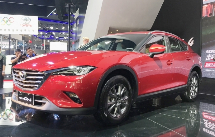 Mazda CX-4 2.0 สปอร์ตอเนกประสงค์เพิ่มออพชั่น ถูกใจคนจีนเพียง 815,000 บาท