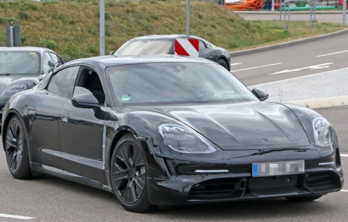 ของจริงมาแล้วกับรถยนต์ไฟฟ้า Porsche Taycan ยืนยันโดยภาพแอบถ่าย