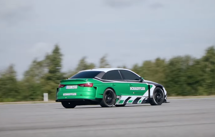 Audi RS3 Electric รถไฟฟ้า ท้าซิ่งทางตรงด้วยการถอยหลัง!! กับความเร็วถึง 210 กม./ชม.