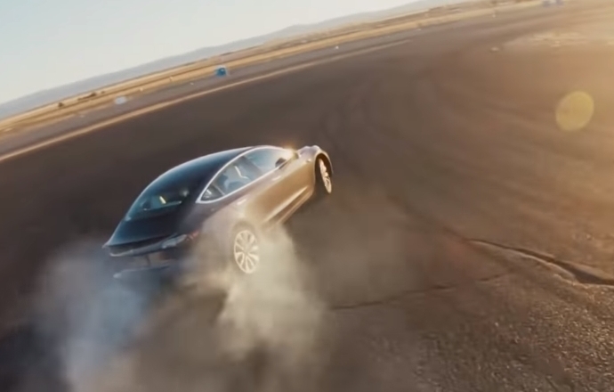 Tesla Model 3 กับวีดีโอโชว์โหมดการขับขี่ใหม่ Track Mode