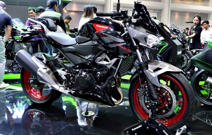 Kawasaki เปิดตัวรถจักรยานยนต์ใหม่ ซูเปอร์เน็คเก็ต Z400 ที่งาน Motor Expo 2018