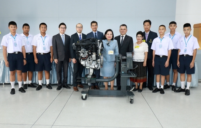 บีเอ็มดับเบิลยู กรุ๊ป ประเทศไทย มอบเครื่องยนต์ให้กับโรงเรียนจิตรลดาวิชาชีพ สถาบันเทคโนโลยีจิตรลดา 