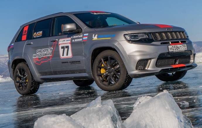 อเนกประสงค์ Jeep Grand Cherokee Trackhawk ทำสถิติวิ่งบนน้ำแข็งเร็วที่สุด!!