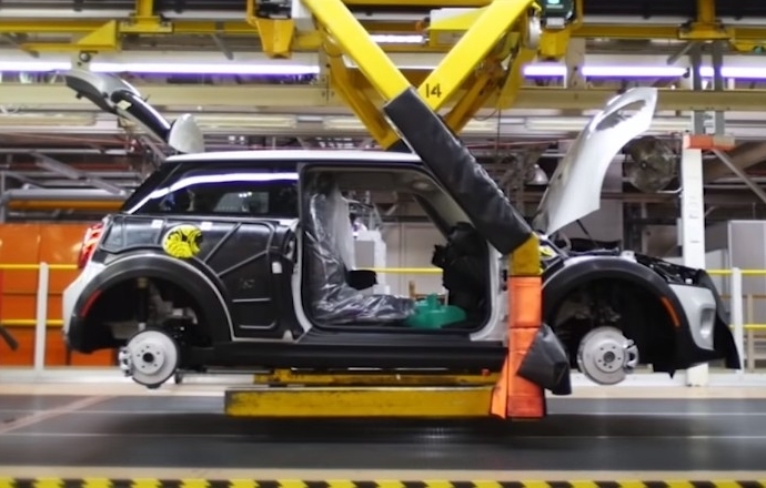 เผยวีดีโอไลน์ผลิตรถใหม่ Mini Cooper SE EV ไฟฟ้า