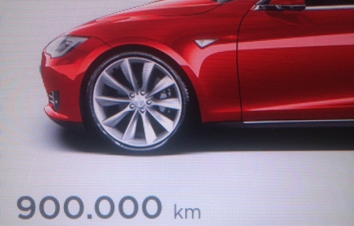 เผยตัวเลขระยะทางวิ่งรถไฟฟ้า Tesla Model S มากถึง 900,000 กิโลเมตรแล้ว