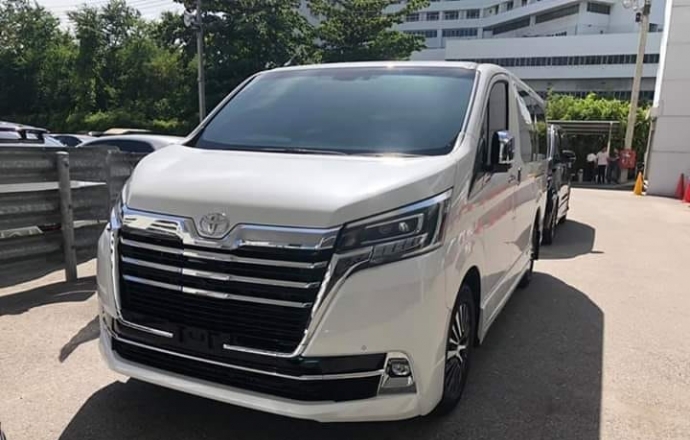 จับได้อีกครั้ง!! All New Toyota Majesty รถตู้หรูสไตล์ Alphard จ่อเผยไทย 16 สิงหาคม 