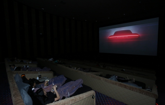 เอเอเอสฯ พาเหล่าลูกค้าเปิดประสบการณ์โลกยนตรกรรมไฟฟ้าอนาคตพร้อมชมภาพยนตร์รอบเอ็กซ์คลูซีฟ 