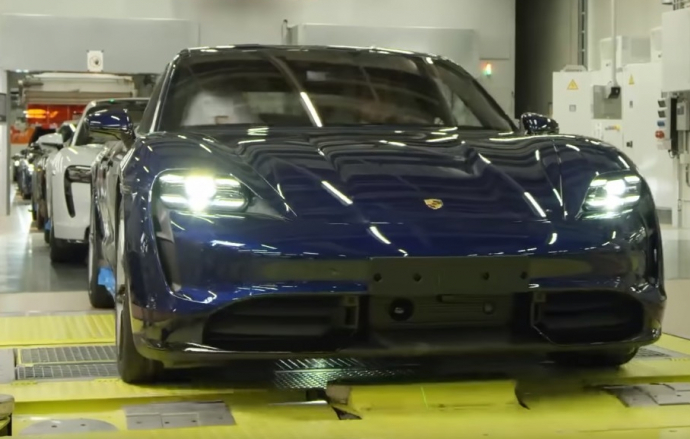 วีดีโอการผลิตรถยนต์ไฟฟ้าตัวแรง Porsche Taycan ใหม่