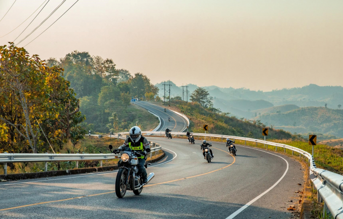 รอยัล เอนฟิลด์ พานักขี่มอเตอร์ไซค์สัมผัสการขับขี่ที่แท้จริง บนเส้นทางสู่จังหวัดเหนือสุดแดนไทย  ในทริป “Tour of Thailand 2020”