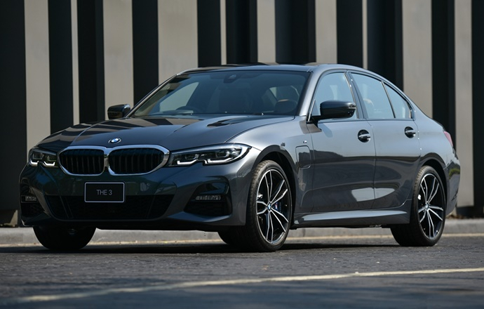 เจาะรถเด่น!! 2021 BMW 3 Series MY2021 เก๋งหรูยอดนิยมเติมออพชั่นใหม่เต็มคัน ในราคาเดิม เริ่ม 2.549 ล้านบาท