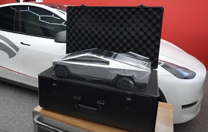 วีดีโอแกะกล่อง...รถบังคับ Tesla Cybertruck จาก Hot Wheels