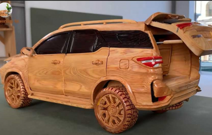 Toyota Fortuner Legender ทำจากไม้ สเกล 1:12 โดย Woodworking Art