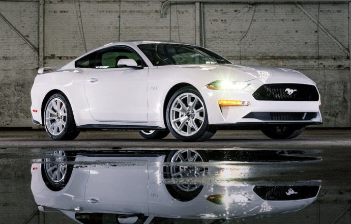 ขาวจั๊วน่าเจี๊ยะ...ชมภาพ Ford Mustang Ice White Editions รุ่นพิเศษที่มีเพียง 1,500 คันเท่านั้น