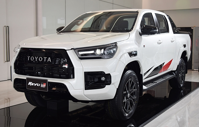 2021 Toyota Hilux REVO GR Sport มิติใหม่กระบะสายพันธุ์สปอร์ตยอดนิยมของไทย เริ่ม 889,000 บาท 