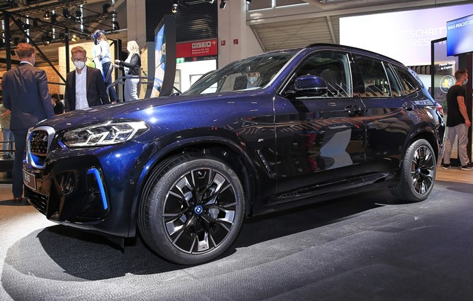 ชมคันจริง!! 2022 BMW iX3 LCI ปรับหล่อใหม่…เอสยูวีไฟฟ้า 286 แรงม้า ที่พร้อมจะเข้าไทย