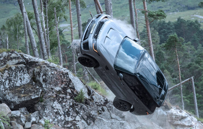 ชมเบื้องหลังฉากซิ่งอันตรายในหนัง James Bond ล่าสุด กับอเนกประสงค์ Range Rover Sport SVR