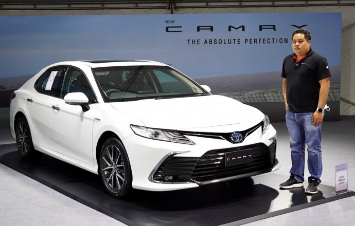 วีดีโอ...พาชมรอบคัน New Toyota Camry ปรับโฉม 2022 ราคาเริ่ม 1,475,000 บาท
