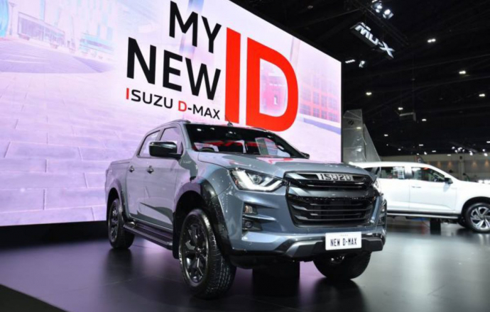 Isuzu อวดรถกระบะ  D-MAX สีเทาใหม่ ISLAY GRAY OPAQUE และกองทัพรถมากมาย ที่งาน Motor Expo 2021