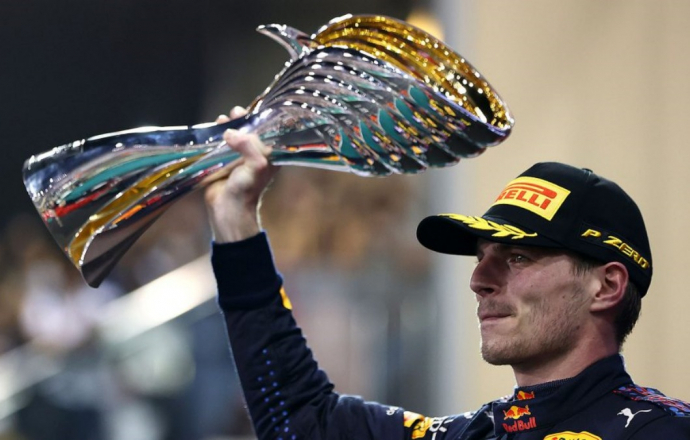 รอบเดียวคว้าแชมป์…Verstappen ได้โอกาสรอบสุดท้าย ปาดแซง Hamilton เก็บชัยที่อาบูดาบี คว้าแชมป์โลก F1 2021 ไปครอง