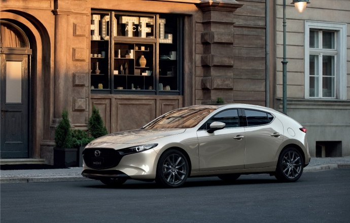 สีใหม่อีกแล้ว กับ New Mazda3 MY2022 สี Bronze Platinum Quartz ในราคาเริ่มต้น 979,000 บาท
