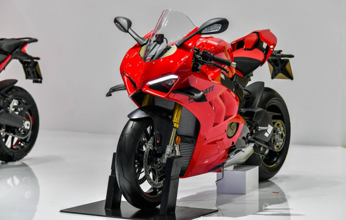 Ducati เปิดตัว 6 บิ๊กไบค์รุ่นใหม่ DNA จากสนามแข่ง ที่งาน Motor Show 2022