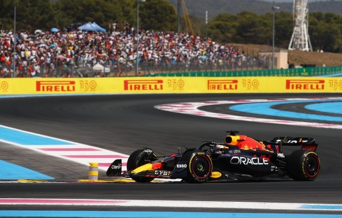 Max กลับมาทวงบัลลังก์แชมป์ หลัง Leclerc พลาดหลุดโค้งฟาดกำแพง ศึกรถแข่ง F1 2022 ที่ฝรั่งเศส