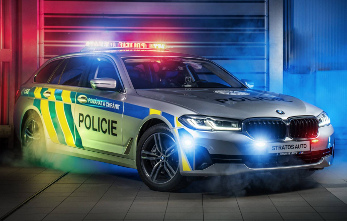 ตำรวจเช็กกับรถตำรวจใหม่ BMW 540i xDrive Touring