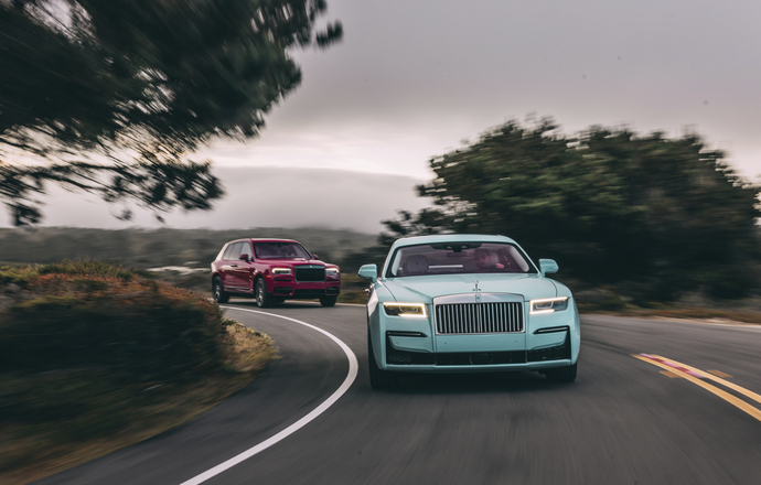 Rolls-Royce Motor Cars เผยโฉม 'Pebble Beach Collection' ปี 2022 ซึ่งเป็นคอลเล็กชั่นยนตรกรรม โรลส์-รอยซ์สั่งผลิตพิเศษที่มีสีสันและมีความพิเศษเฉพาะตัวที่บริเวณสนามหญ้าในเมืองมอนเทอเรย์  รัฐแคลิฟอร์เนีย