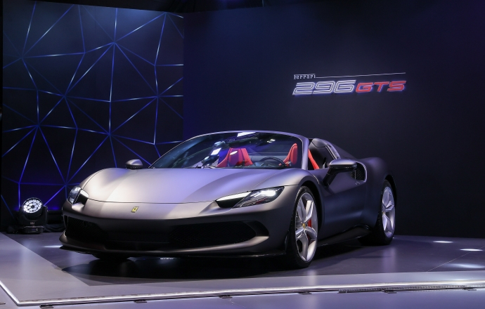 ม้าลำพองตัวใหม่ของเมืองไทย Ferrari 296 GTS ซูเปอร์คาร์ปลั๊กอินไฮบริด 830 แรงม้า ค่าตัว 25,290,000 บาท