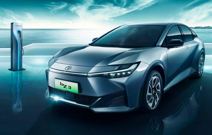 เผยแล้วในจีน รถไฟฟ้าใหม่ Toyota BZ3 พิกัด Tesla Model 3