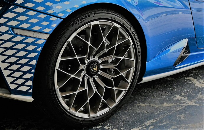 Bridgestone Potenza Sport ได้รับเลือกจาก Lamborghini ให้เป็นยางติดรถซูเปอร์สปอร์ตคาร์รุ่น Huracán STO