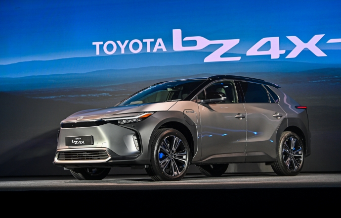 เปิดราคารถไฟฟ้า Toyota bZ4X อย่างเป็นทางการแล้ว ในราคาเริ่มต้น 1,836,000 บาท 
