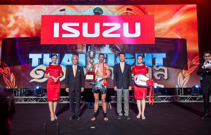 Isuzu แสดงความยินดีกับ 3 นักมวยไทยครองถ้วยพระราชทาน ในศึก THAI FIGHT 2022 รอบชิงชนะเลิศ 